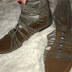 Like New American Eagle Sandals